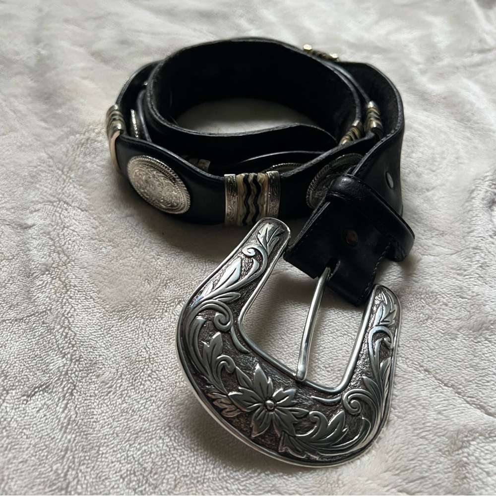 vintage TONY LAMA buckle belt
CONCHO native american 42 black leather WESTERN